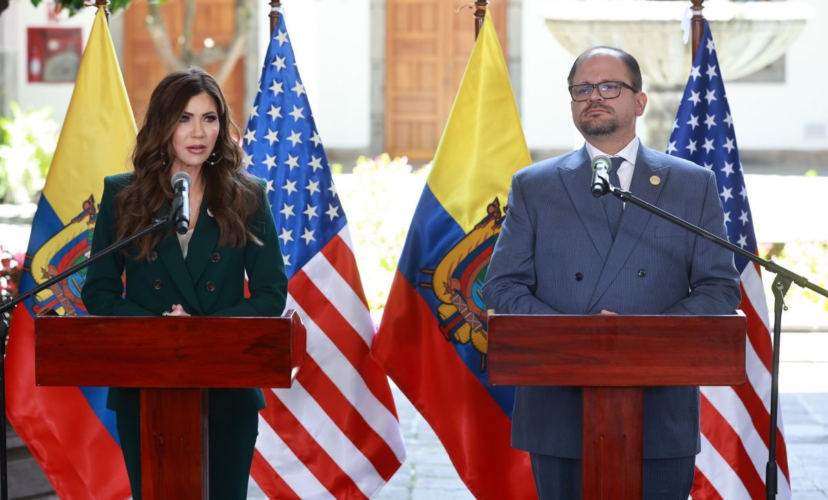 Ecuador y Estados Unidos acuerdan intercambio de oficiales de enlace para coordinar acciones contra el crimen organizado
