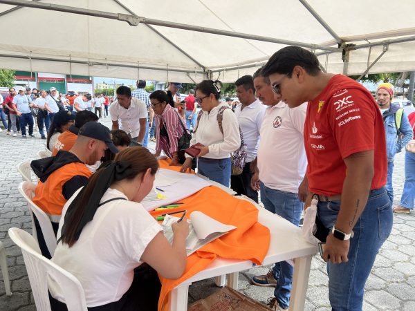 Más de 1.000 personas inscritas acudieron la mañana de este lunes, al coliseo La California donde se realizó el evento del inicio del programa.
