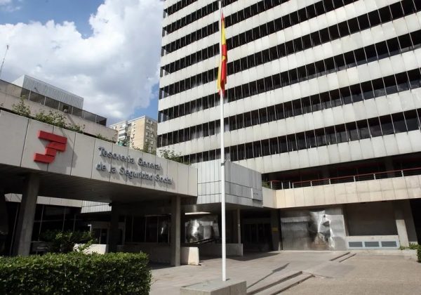 Ecuatorianos en España enfrentan demoras en pensiones por convenio bilateral