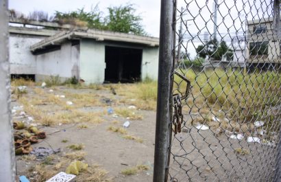 Edificio del MAG en Portoviejo nuevamente ocupado por personas de la calle