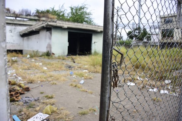 Edificio del MAG en Portoviejo nuevamente ocupado por personas de la calle