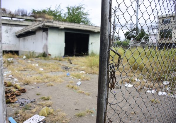Edificio del MAG en Portoviejo nuevamente ocupado por personas de la calle