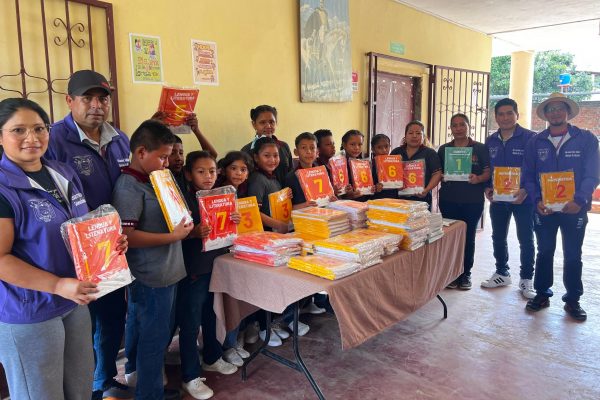 Educación en Zona 4: Más de 200 mil estudiantes reciben kits escolares y conectividad mejora