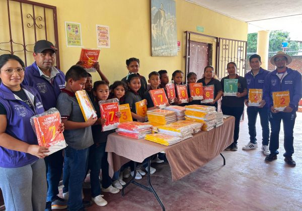 Educación en Zona 4: Más de 200 mil estudiantes reciben kits escolares y conectividad mejora
