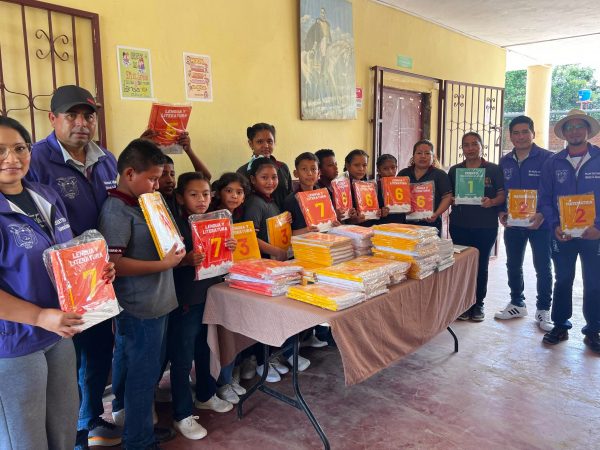 Educación en Zona 4: Más de 200 mil estudiantes reciben kits escolares y conectividad mejora