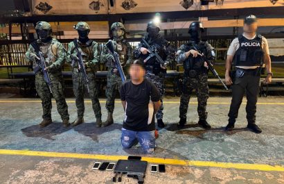 Ejército decomisa armas y dispositivos durante operativo que involucró a un adolescente en Santo Domingo