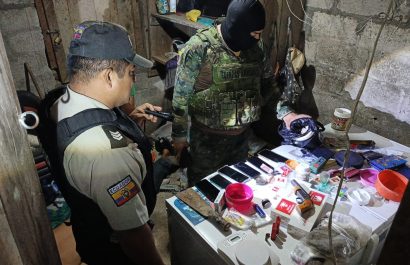 Ejército decomisa armas y droga durante operativo en El Carmen