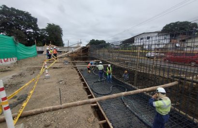 El 24 de julio se colocó la losa del primer puente que tendrá una longitud de 35 metros.
