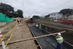 El 24 de julio se colocó la losa del primer puente que tendrá una longitud de 35 metros.