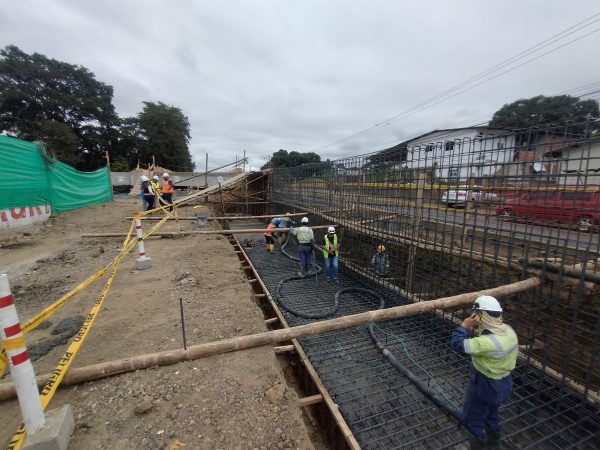 El 24 de julio se colocó la losa del primer puente que tendrá una longitud de 35 metros.