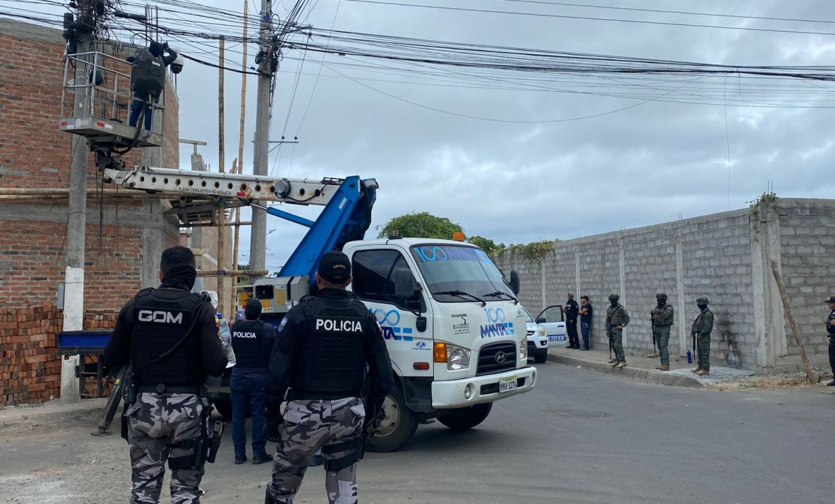 El Bloque de Seguridad, conformado por militares y policías, ejecutó el operativo 'Apolo 12' en varios sectores de Manta.