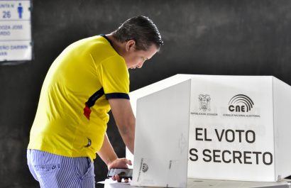 El CNE cambió el color de la papeleta para las elecciones de hoy