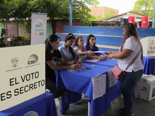 El CNE empieza a distribuir el material electoral en la provincia