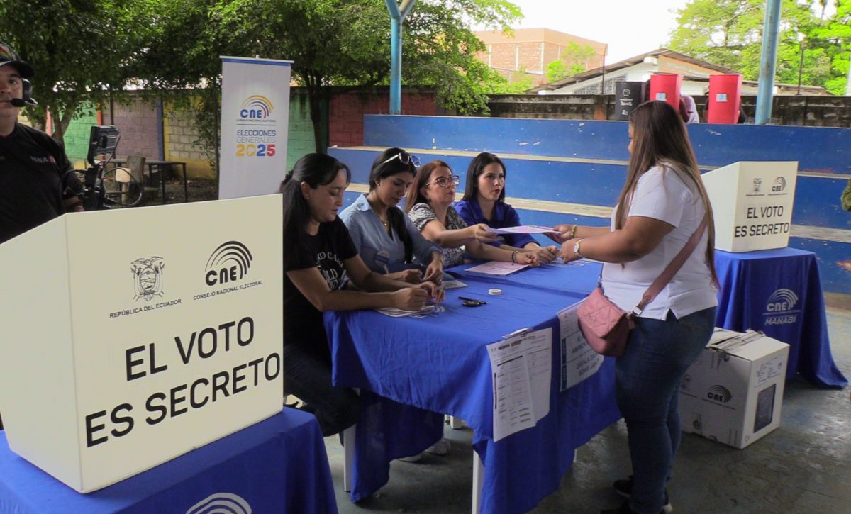 El CNE empieza a distribuir el material electoral en la provincia