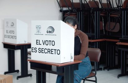 El CNE habilitó a 13 organizaciones políticas para participar en la campaña del Referéndum y la Consulta Popular 2025.