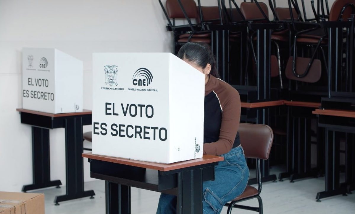 El CNE habilitó a 13 organizaciones políticas para participar en la campaña del Referéndum y la Consulta Popular 2025.