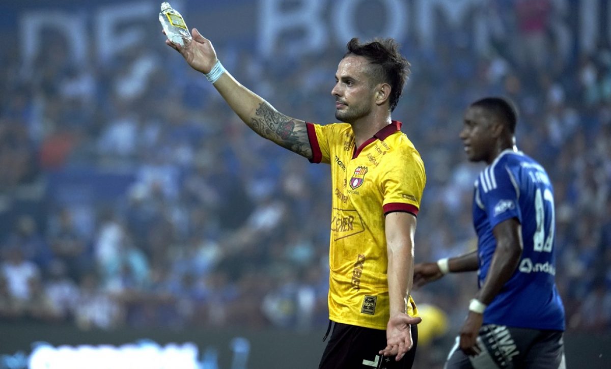 El Club Sport Emelec podría recibir severas sanciones disciplinarias, incluyendo multas y la prohibición de jugar en el Estadio George Capwell.