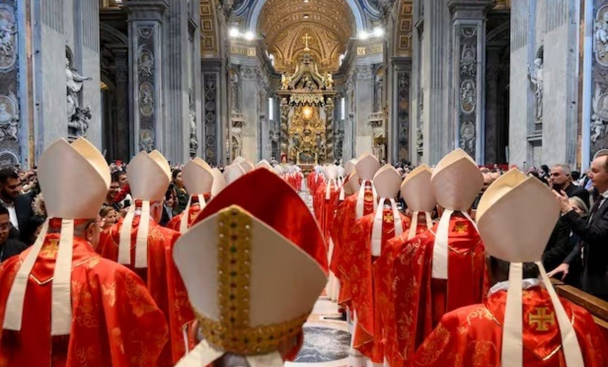 El Cónclave 2025 comenzó con la ausencia de dos cardenales por motivos de salud
