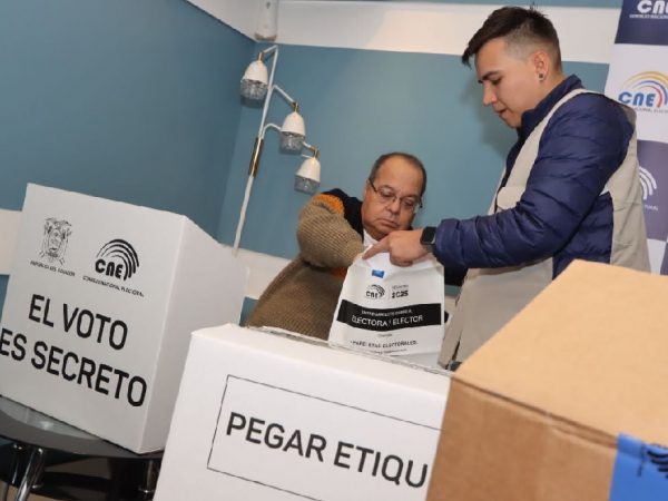 El Consejo Nacional Electoral (CNE) informó que 929 personas enfrentan multas por fotografiar el voto electoral