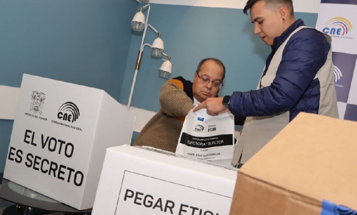 El Consejo Nacional Electoral (CNE) informó que 929 personas enfrentan multas por fotografiar el voto electoral
