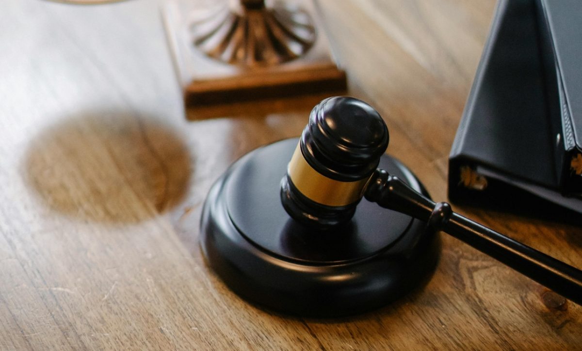El Consejo de la Judicatura de rechaza intimidación con explosivo ejercida en contra de un juez del cantón Machala, El Oro. (Pexels).
