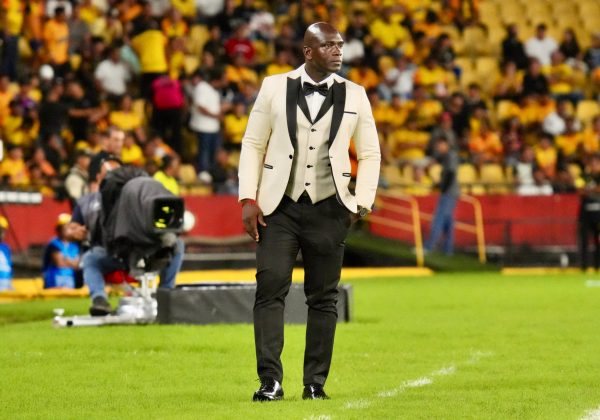 El DT de Barcelona SC, Segundo Castillo, predicó la palabra de Dios en un bus de Guayaquil