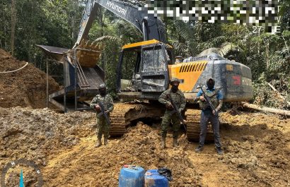 El Ejército Ecuatoriano incauta equipo para extracción ilegal de minerales en la provincia de Sucumbíos
