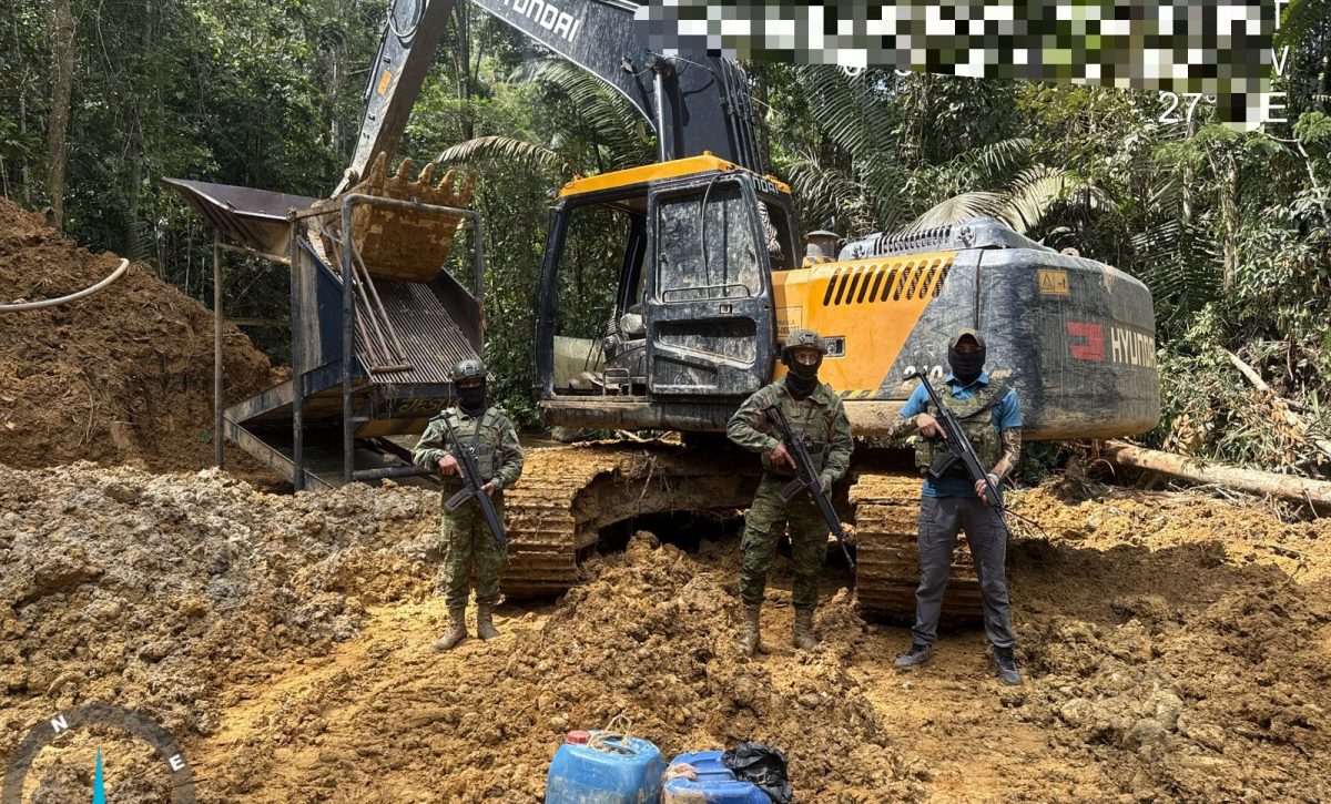 El Ejército Ecuatoriano incauta equipo para extracción ilegal de minerales en la provincia de Sucumbíos