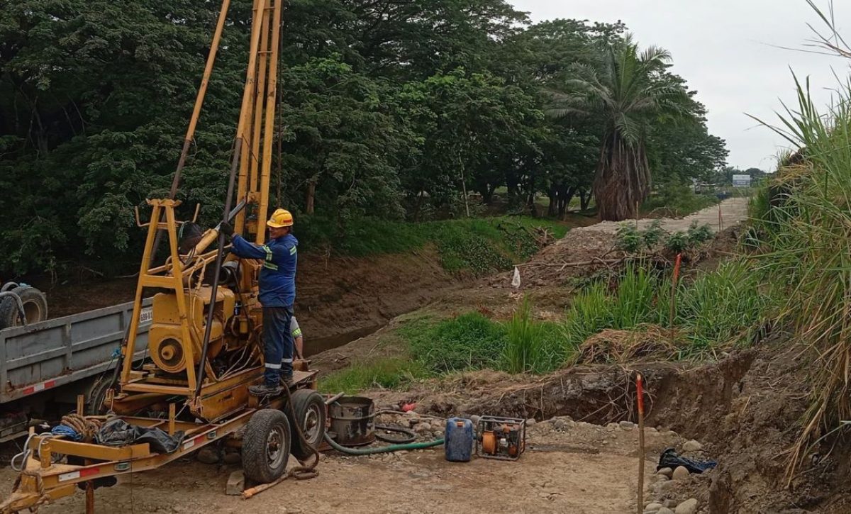 El Gobierno destina más de 44 millones de dólares para obra de ampliación vial en la provincia de Los Ríos. (MTOP).