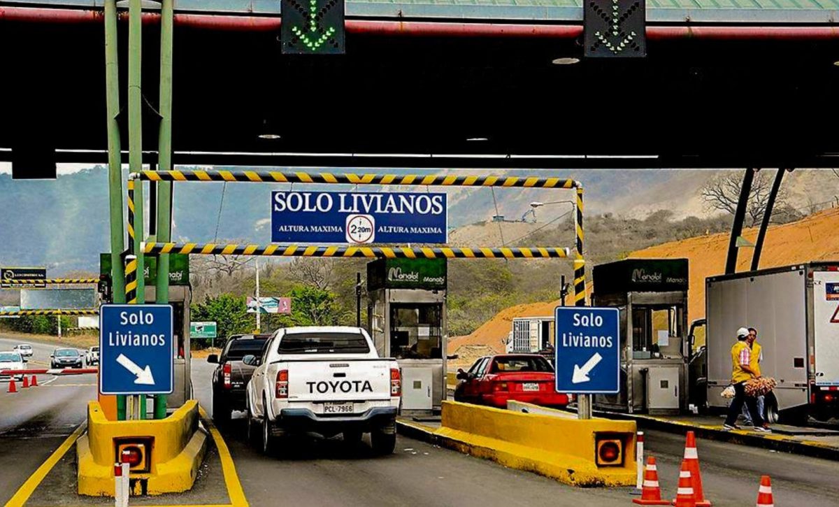 El Gobierno intervendrá la vía Portoviejo-Manta con cerca de 3 millones de dólares después de la suspensión del peaje.