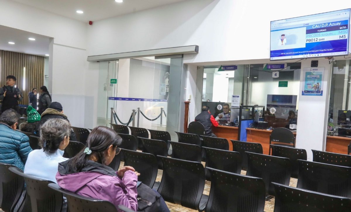 El IESS reporta 13.524 jóvenes de entre 15 a 24 años afiliados, lo cual representa aportes por 6.9 millones de dólares. (API).