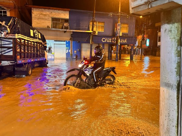 El Inamhi emite advertencia por fuertes lluvias, tormentas y vientos para esta noche en varias provincias de la región Costa. El Diario.