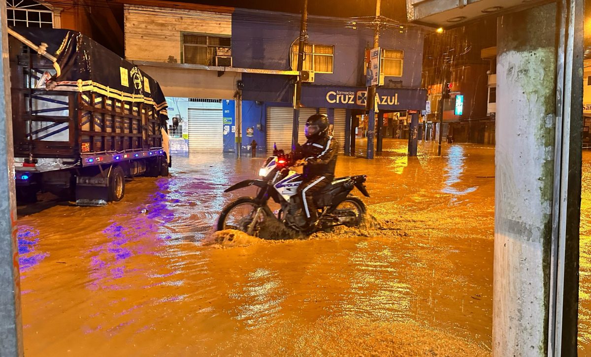 El Inamhi emite advertencia por fuertes lluvias, tormentas y vientos para esta noche en varias provincias de la región Costa. El Diario.