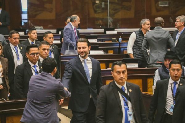 El Legislativo no ratificó el proyecto de ley sobre asignaciones a los GAD y así fue la votación de los asambleístas manabitas. (AN).