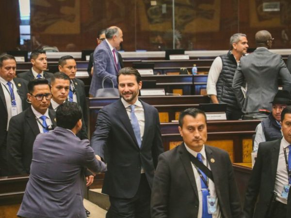 El Legislativo no ratificó el proyecto de ley sobre asignaciones a los GAD y así fue la votación de los asambleístas manabitas. (AN).