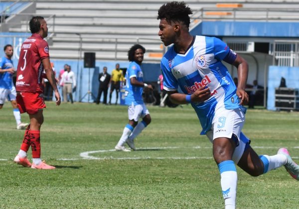 El Manta FC logró una sufrida victoria por 2-1 ante Mushuc Runa  en el estadio Jocay.
