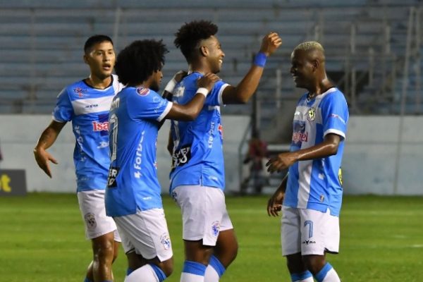 El Manta FC y Macará de Ambato tienen dos cosas en común. Ambos visten de color celeste