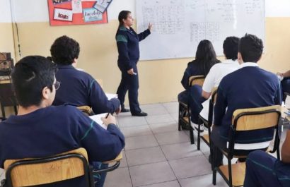 El Ministerio de Educación anunció la suspensión de clases presenciales en varios distritos educativos de la costa.