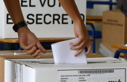 El Ministerio de Exteriores de Ecuador denunció que material electoral de Ecuador fue robado temporalmente en Caracas