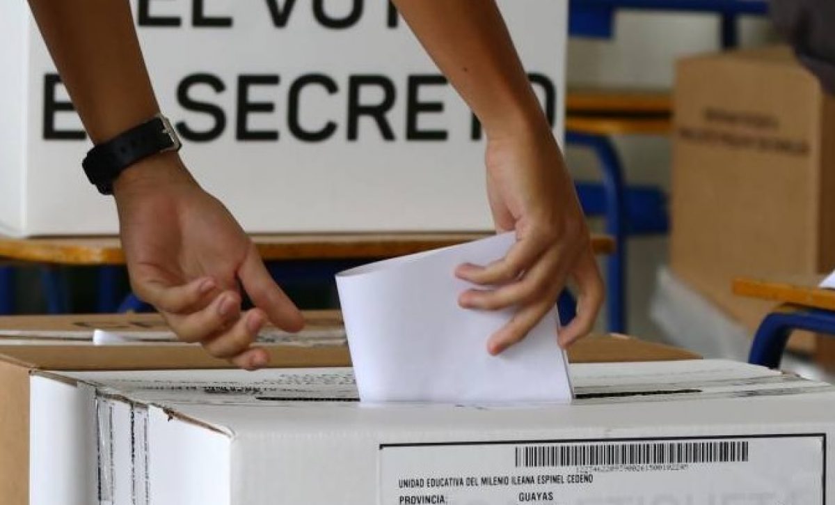 El Ministerio de Exteriores de Ecuador denunció que material electoral de Ecuador fue robado temporalmente en Caracas