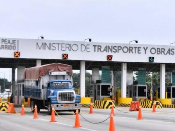 El Ministerio de Transporte y Obras públicas suspende los cobros en las estaciones de peaje El Garrido y La Avanzada de la provincia de El Oro. Internet.