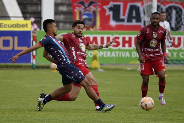 El compromiso se disputó en el estadio Olímpico de Riobamba.