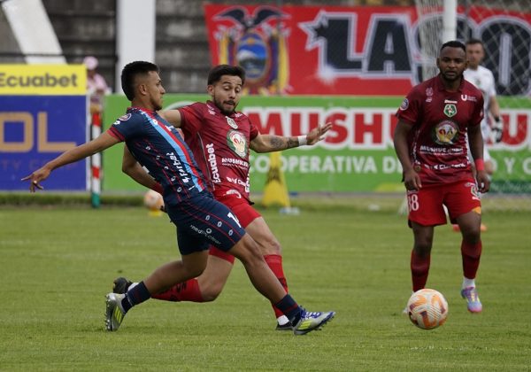 El compromiso se disputó en el estadio Olímpico de Riobamba.