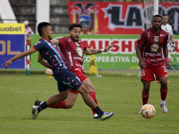 El compromiso se disputó en el estadio Olímpico de Riobamba.