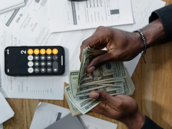El PIB registró un decrecimiento del 2% durante el 2024, de acuerdo a datos emitidos por el Banco Central del Ecuador. Pexels.