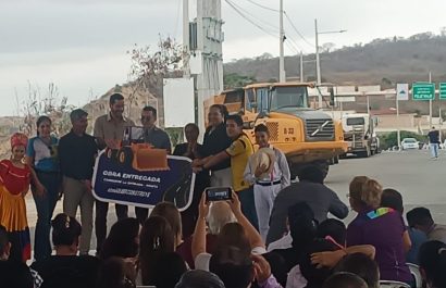 El Presidente Daniel Noboa, inauguró oficialmente los 140 kilómetros de carretera rehabilitada en la Ruta del Spondylus, que conecta las provincias de Manabí y Santa Elena.