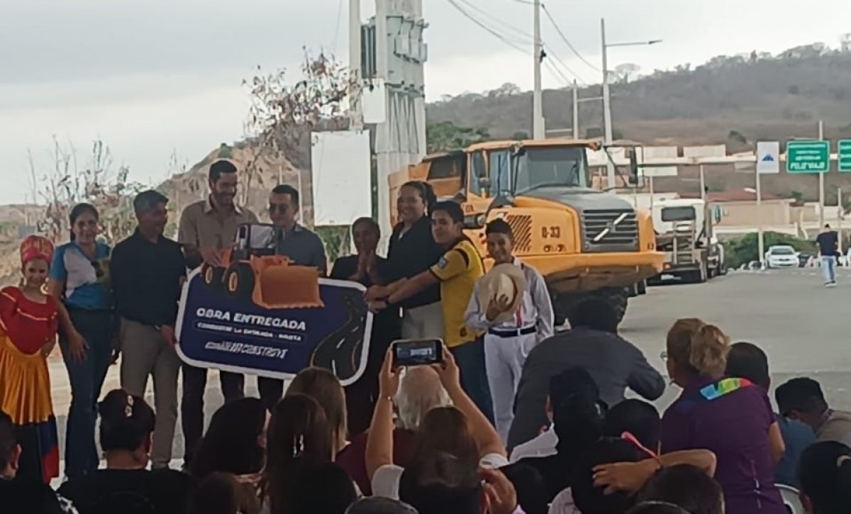 El Presidente Daniel Noboa, inauguró oficialmente los 140 kilómetros de carretera rehabilitada en la Ruta del Spondylus, que conecta las provincias de Manabí y Santa Elena.