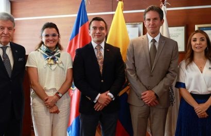 El Presidente Daniel Noboa se reúne con representantes del sector empresarial para revisar avances en la economía. (Presidencia de Ecuador).