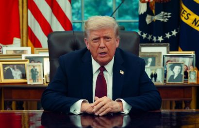 El Presidente de Estados Unidos dialogando con la prensa desde su despacho en la Casa Blanca.