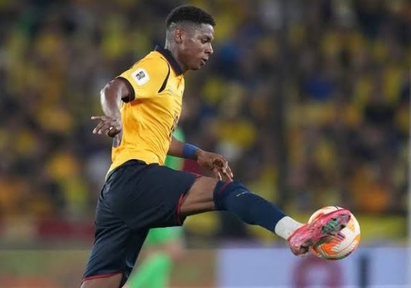 El Sevilla FC de España habría presentado una oferta superior a los 5 millones de dólares por el mediocampista ecuatoriano Nilson Angulo.